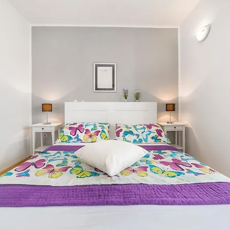Apartment Petranic *